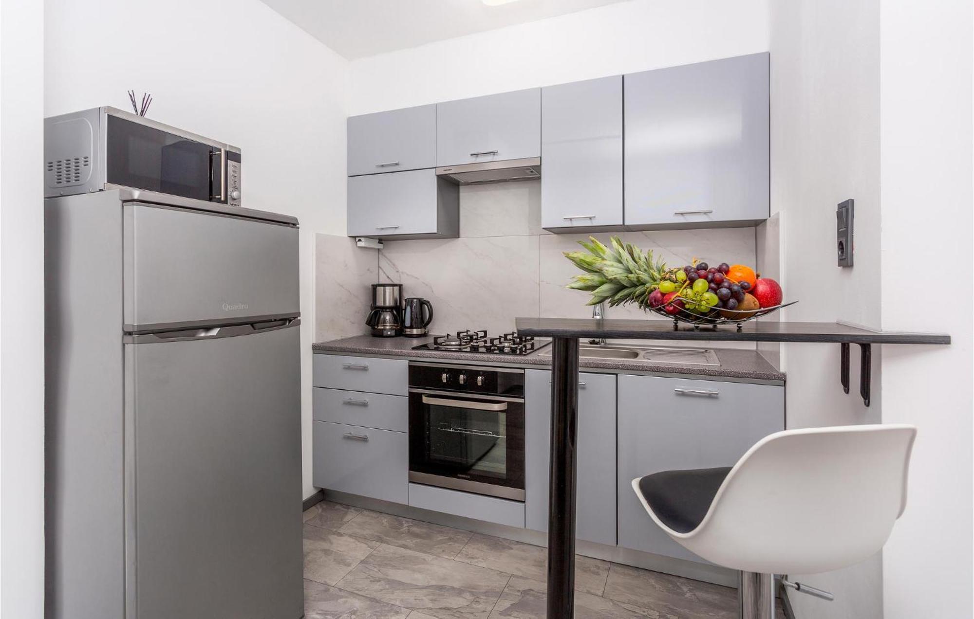 Beautiful Apartment In Malinska With Kitchen מראה חיצוני תמונה